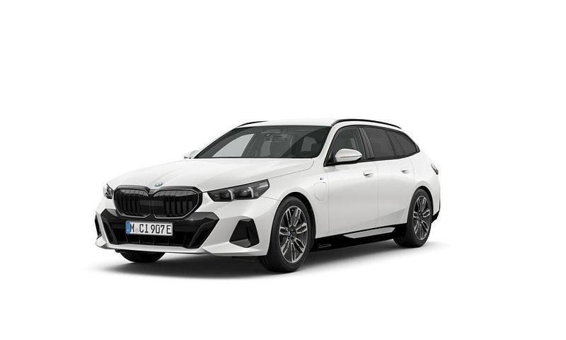 Minerale white Begagnad 2025 BMW 530e M Sport Kombi | 659 500 kr (Bra pris) - Bild 1/4