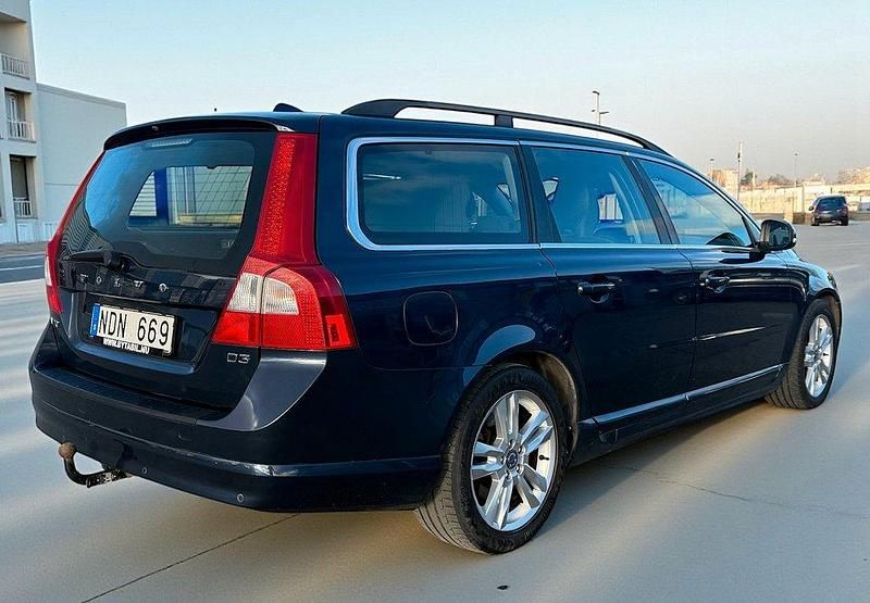 Blå (blåmetallic) Begagnad 2012 Volvo V70 Momentum Kombi | 109 900 kr (Marknadspris) - Bild 1/4
