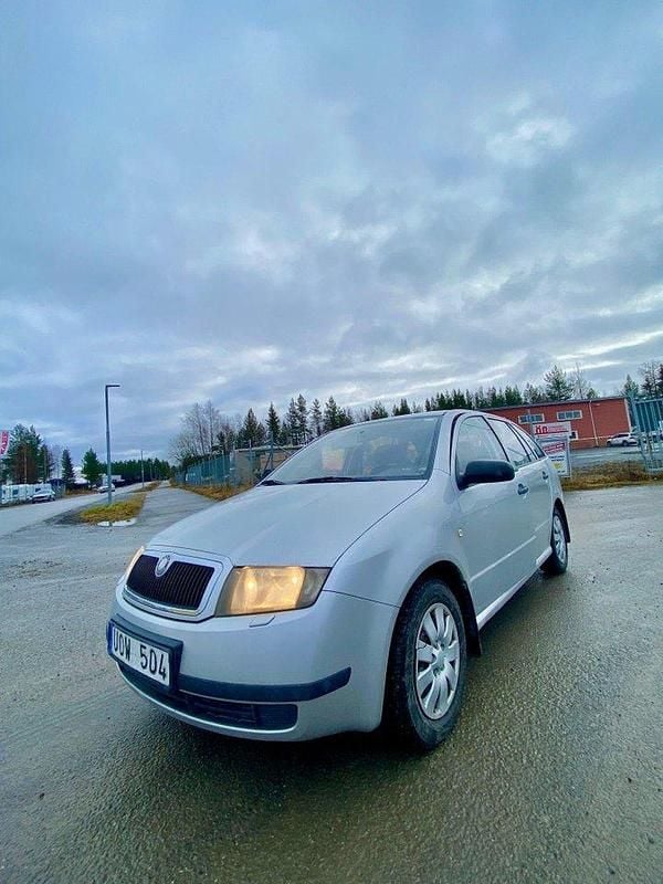 Silver Begagnad 2004 Skoda Fabia Kombi | 17 900 kr (Bra pris) - Bild 1/3