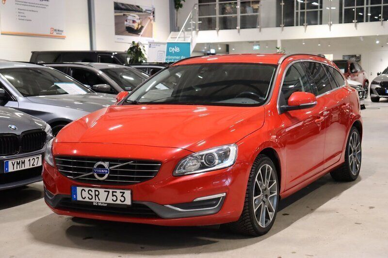 Röd Begagnad 2014 Volvo V60 Momentum Kombi | 104 900 kr (Marknadspris) - Bild 1/4