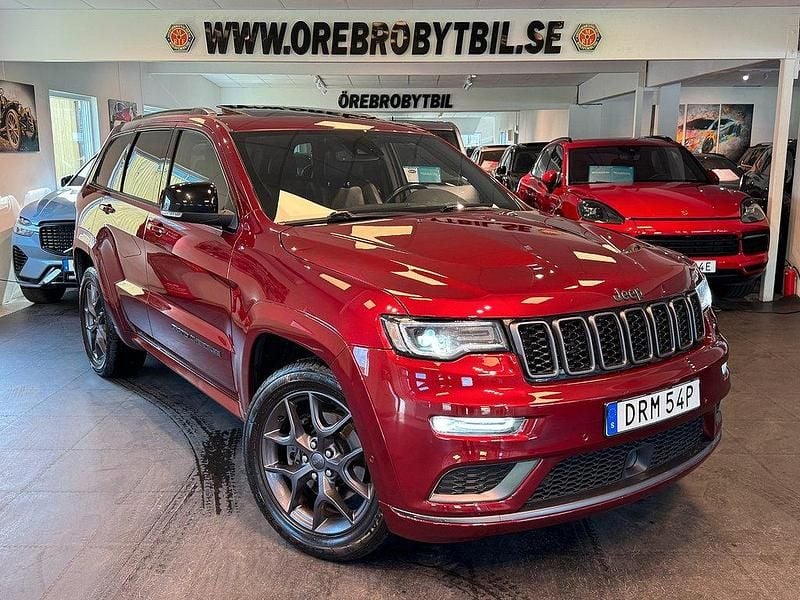 Röd Begagnad 2019 Jeep Grand Cherokee SUV | 369 900 kr (Dyr) - Bild 1/4
