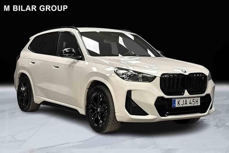 Vit Begagnad 2024 BMW iX1 SUV | 679 000 kr - Bild 1/1