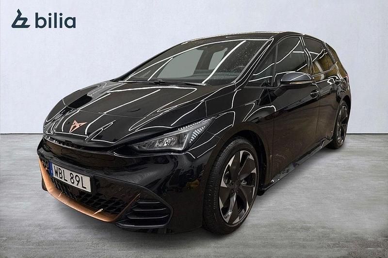 Svart (midnight black metallic) Begagnad 2024 Cupra Born e-Boost Halvkombi | 379 500 kr - Bild 1/4