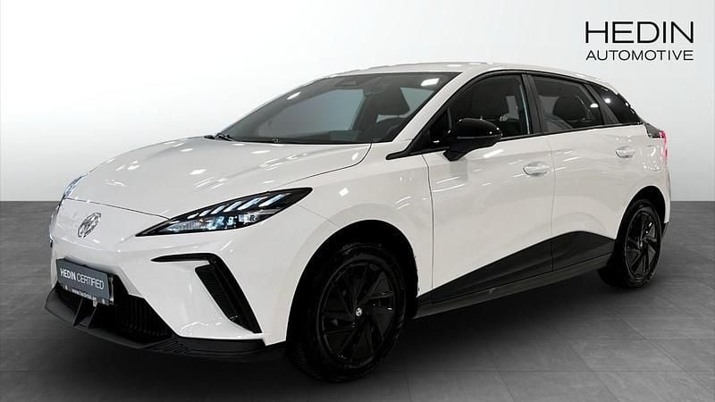 Vit (white) Begagnad 2023 MG MG4 EV Halvkombi | 259 900 kr - Bild 1/4
