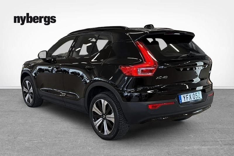 Begagnad Volvo XC40 Core 172 kW (234 HK) 2023 Svart SUV