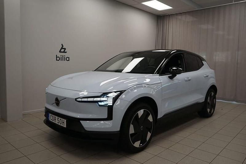 Ljusblå Begagnad 2023 Volvo EX30 Plus SUV | 339 900 kr (Marknadspris) - Bild 1/3