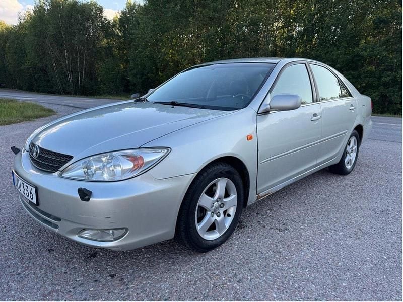 Silver Begagnad 2004 Toyota Camry Sedan | 39 000 kr - Bild 1/4