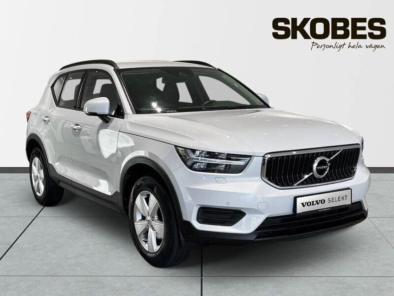Silver Begagnad 2022 Volvo XC40 Momentum SUV | 289 900 kr (Marknadspris) - Bild 1/3