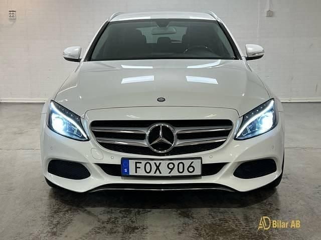 Begagnad Mercedes C220 Avantgarde 170 HK (125 kW) 2015 Vit Kombi