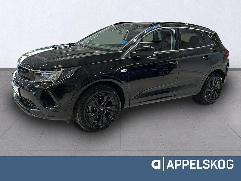 Svart Begagnad 2024 Opel Grandland X SUV | 268 900 kr (Marknadspris) - Bild 1/4