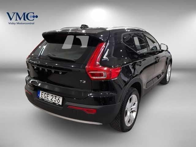 Begagnad Volvo XC40 Momentum 156 HK (114 kW) 2018 Svart SUV