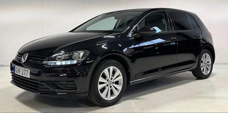 Svart Begagnad 2018 VW Golf VII Halvkombi | 100 000 kr (Bra pris) - Bild 1/4