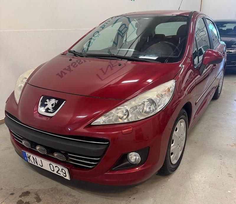 Mörkröd Begagnad 2009 Peugeot 207 Halvkombi | 38 000 kr (Marknadspris) - Bild 1/4