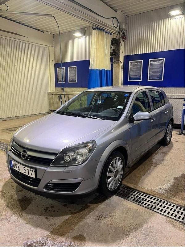 Grå Begagnad 2005 Opel Astra Halvkombi | 19 000 kr (Marknadspris) - Bild 1/4