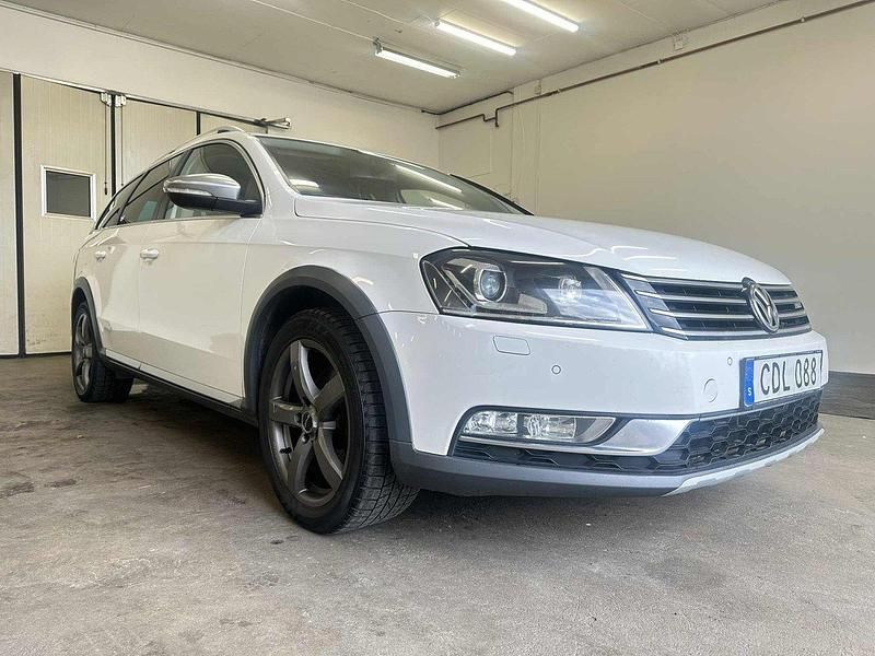 Vit Begagnad 2014 VW Passat Alltrack Kombi | 84 900 kr (Bra pris) - Bild 1/3