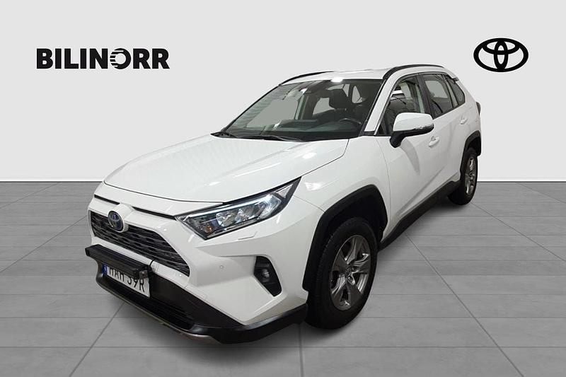 Vit Begagnad 2022 Toyota RAV4 Hybrid Active SUV | 339 900 kr (Lite dyr) - Bild 1/4