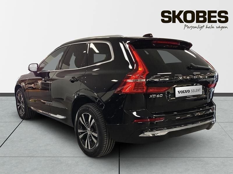Begagnad Volvo XC60 Core 355 HK (261 kW) 2023 Svart SUV