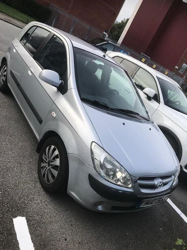 Silver Begagnad 2006 Hyundai Getz Halvkombi | 25 000 kr (Marknadspris) - Bild 1/4