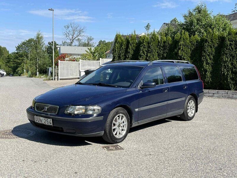 Blå Begagnad 2004 Volvo V70 Kombi | 34 900 kr (Marknadspris) - Bild 1/2