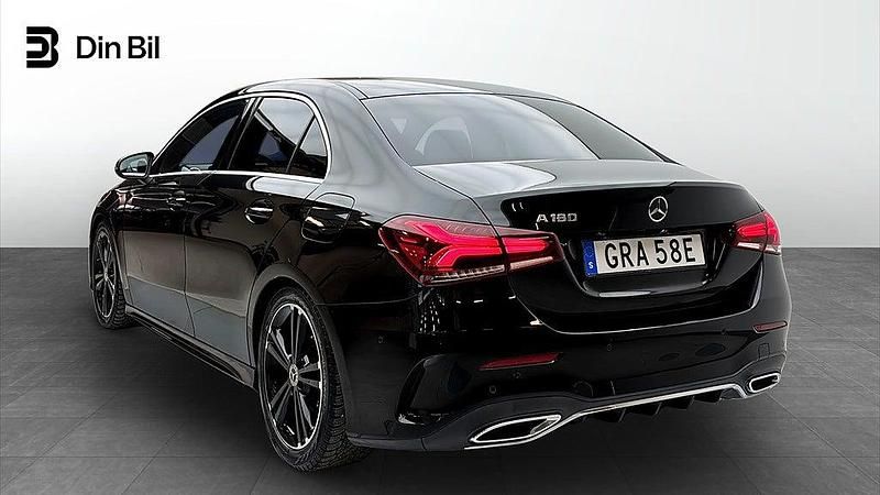 Begagnad Mercedes A180 AMG line 136 HK (100 kW) 2020 Svart Sedan