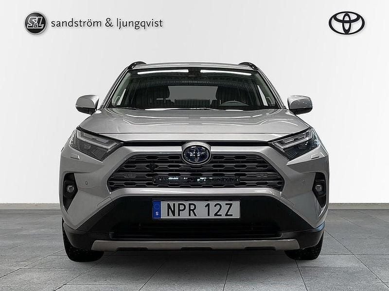 Begagnad Toyota RAV4 Hybrid Executive 224 HK (164 kW) 2024 Silver SUV
