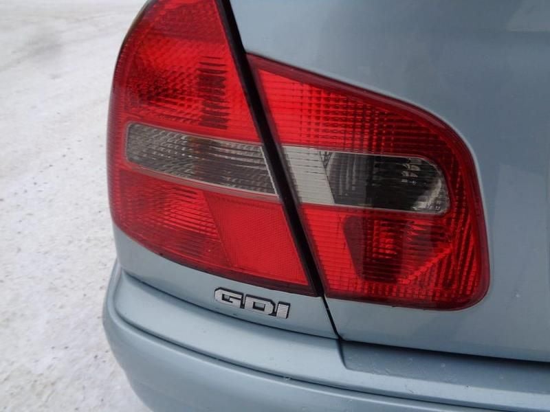 Begagnad Mitsubishi Carisma 122 HK (89 kW) 2003 Ljusgrönmetallic