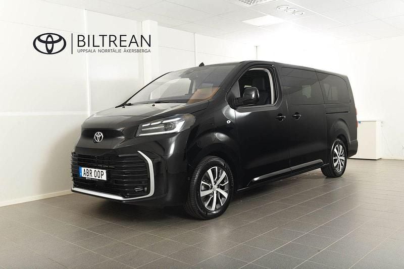 Svart Ny 2024 Toyota Proace Verso Premium Kombi | 409 900 kr (Superpris) - Bild 1/4