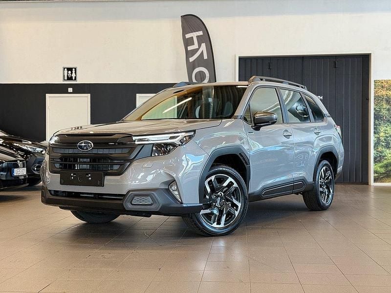 Grå Ny 2024 Subaru Forester SUV | 423 400 kr (Bra pris) - Bild 1/4