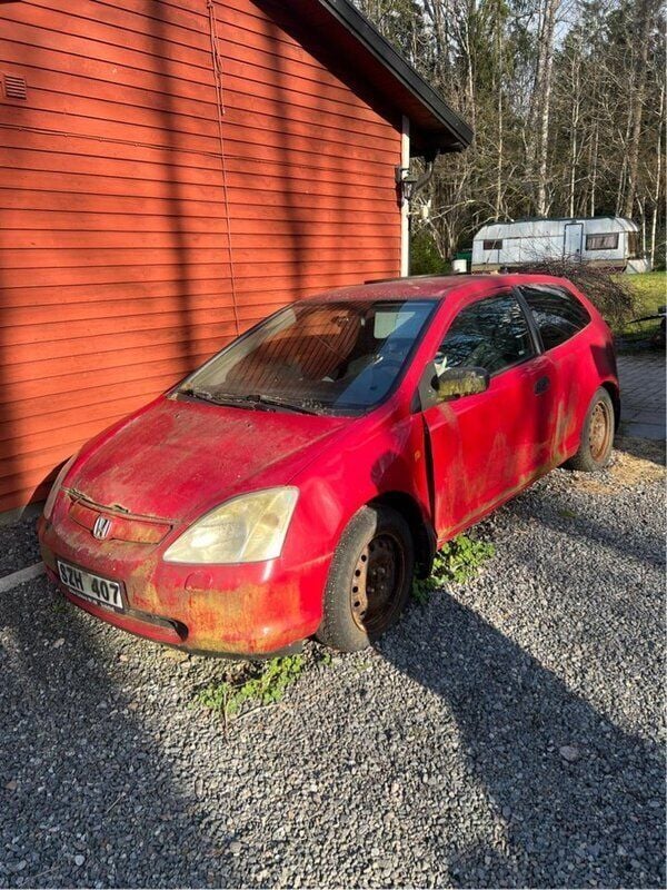 Röd Begagnad 2001 Honda Civic Halvkombi | 8 000 kr (Superpris) - Bild 1/3