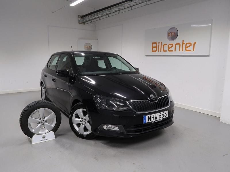 Svart Begagnad 2016 Skoda Fabia Sport Halvkombi | 79 900 kr (Marknadspris) - Bild 1/4