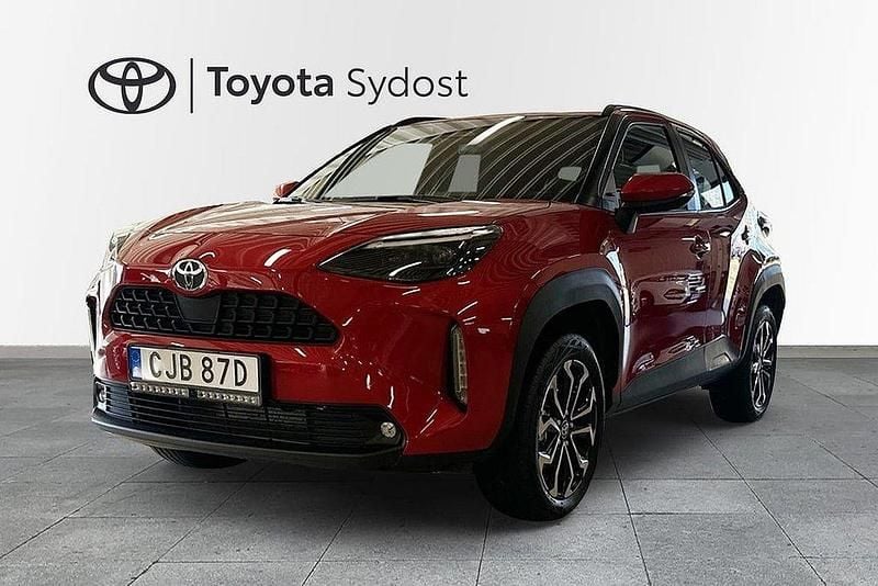 Röd Begagnad 2025 Toyota Yaris Cross Active SUV | 339 000 kr (Lite dyr) - Bild 1/4