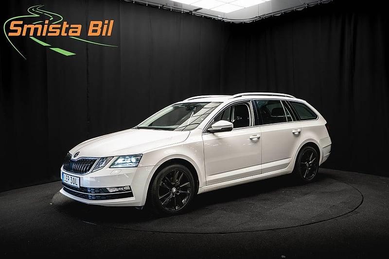 Vit Begagnad 2019 Skoda Octavia Style Kombi | 149 800 kr (Marknadspris) - Bild 1/3