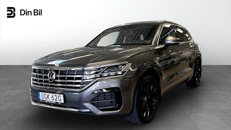Grå Begagnad 2023 VW Touareg R-line SUV | 579 000 kr (Superpris) - Bild 1/4