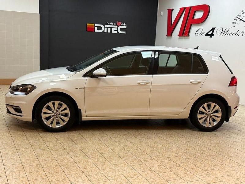 Begagnad VW Golf VII 110 HK (80 kW) 2017 Vit Halvkombi