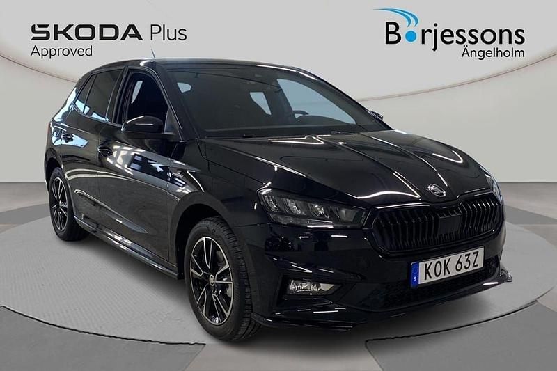 Svart Ny 2024 Skoda Fabia Monte Carlo Halvkombi | 244 000 kr (Marknadspris) - Bild 1/4