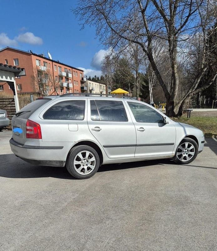 Silver Begagnad 2007 Skoda Octavia Kombi | 33 000 kr (Marknadspris) - Bild 1/4