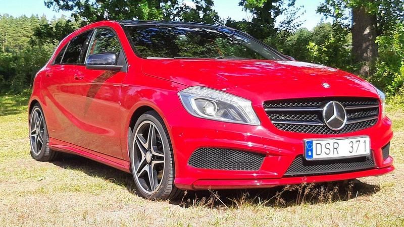 Röd Begagnad 2013 Mercedes A250 AMG line Halvkombi | 129 000 kr (Marknadspris) - Bild 1/4