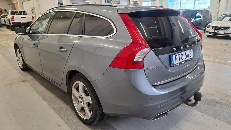 Begagnad Volvo V60 Momentum 231 HK (169 kW) 2016 Grå Kombi