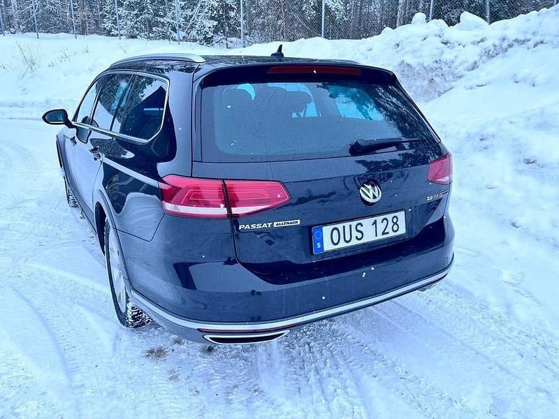 Begagnad VW Passat Alltrack 240 HK (176 kW) 2017 Svart metallic Kombi