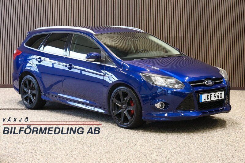 Blå Begagnad 2014 Ford Focus Titanium Kombi | 89 900 kr (Lite dyr) - Bild 1/4