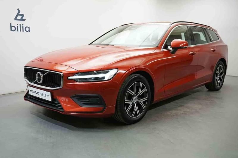 Röd Begagnad 2022 Volvo V60 Core Kombi | 324 900 kr (Marknadspris) - Bild 1/1