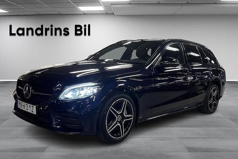 Mörkblå Begagnad 2020 Mercedes C300e AMG line Kombi | 299 900 kr (Marknadspris) - Bild 1/4