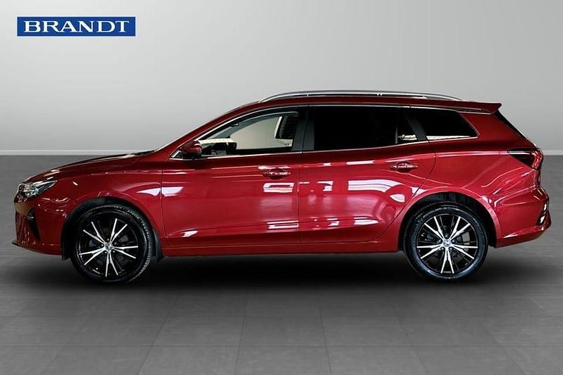 Begagnad MG MG5 EV Luxury 132 kW (180 HK) 2022 Röd Kombi