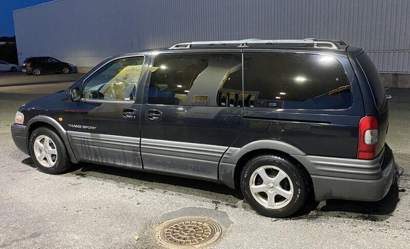 Svart Begagnad 2003 Chevrolet Trans Sport Sport Minibuss | 15 000 kr - Bild 1/4
