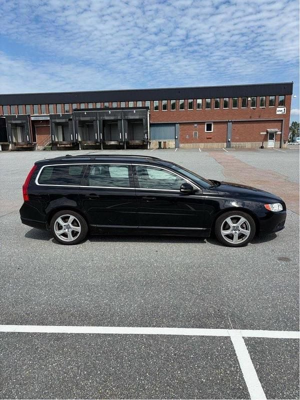 Svart Begagnad 2012 Volvo V70 Momentum Kombi | 79 000 kr (Bra pris) - Bild 1/4