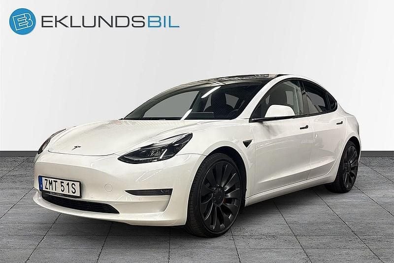 Vit Begagnad 2020 Tesla Model 3 Performance Sedan | 299 900 kr (Marknadspris) - Bild 1/4