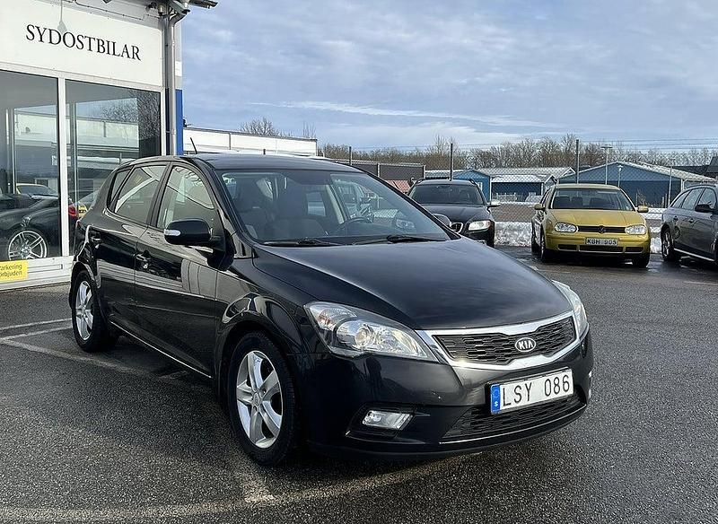 Begagnad Kia Ceed 128 HK (94 kW) 2011 Svart Halvkombi