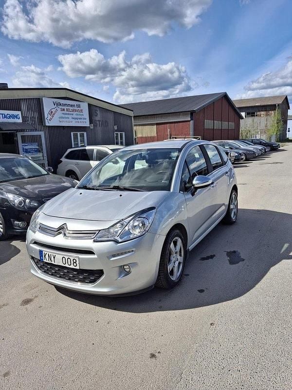 Silver Begagnad 2013 Citroën C3 Halvkombi | 49 500 kr (Marknadspris) - Bild 1/3