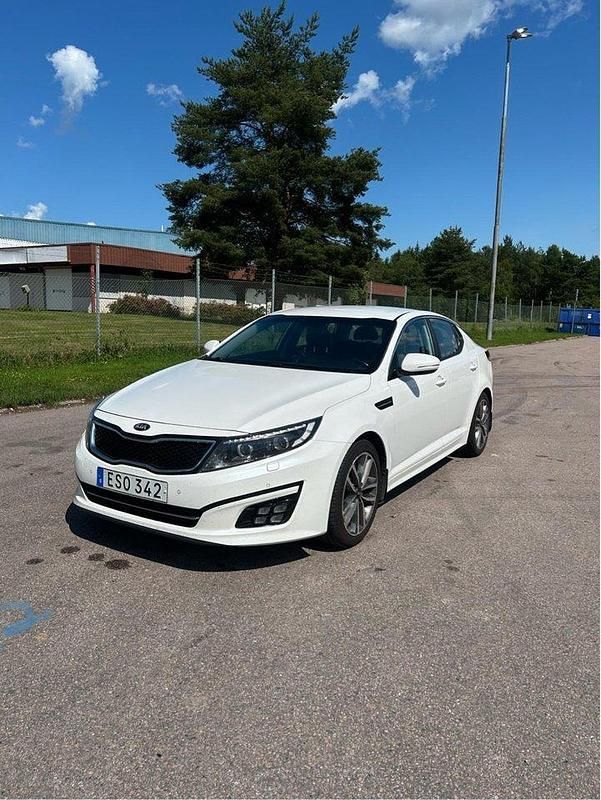 Vit Begagnad 2015 Kia Optima Sedan | 105 000 kr (Marknadspris) - Bild 1/4