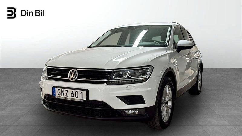Vit Begagnad 2018 VW Tiguan Comfortline SUV | 214 900 kr (Bra pris) - Bild 1/4
